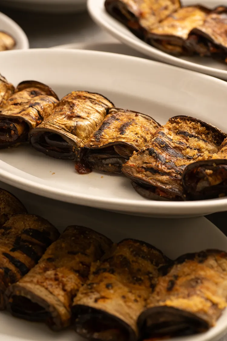 Grilled aubergine rolls baked au gratin